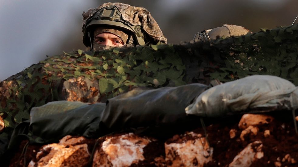 Ισραηλινός στρατιώτης στα σύνορα με τον Λίβανο